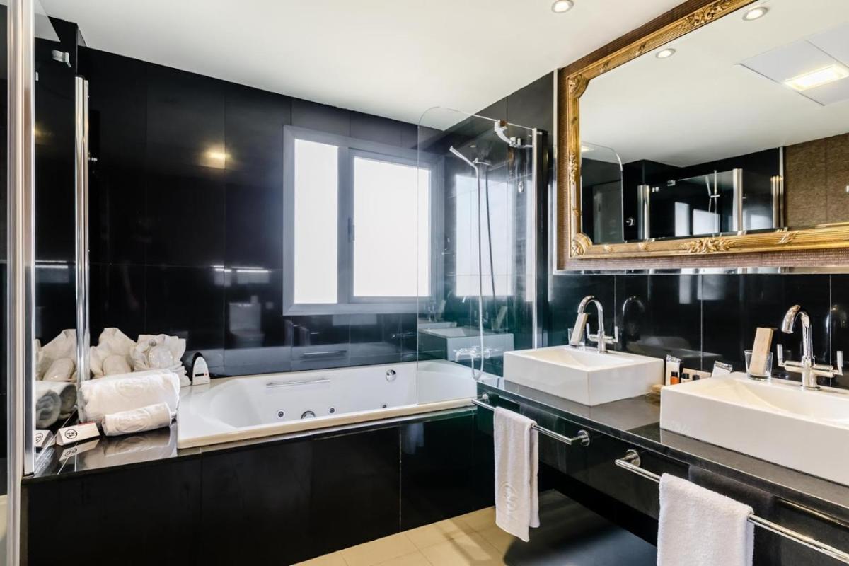 Un baño de Hotel 525