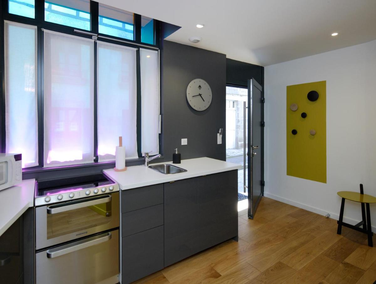 Cuisine ou kitchenette dans l'établissement Les Maisons du Pont - Charme & Caractère