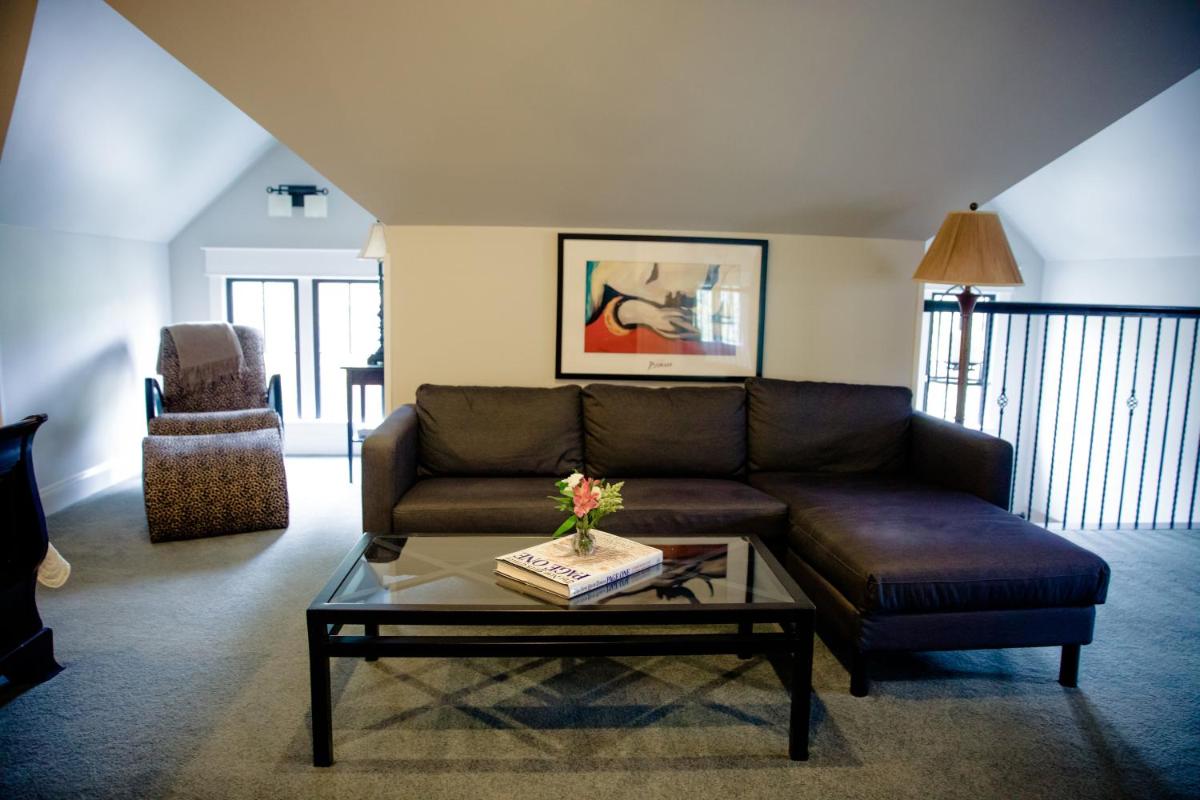 Black Lantern Inn - Housity