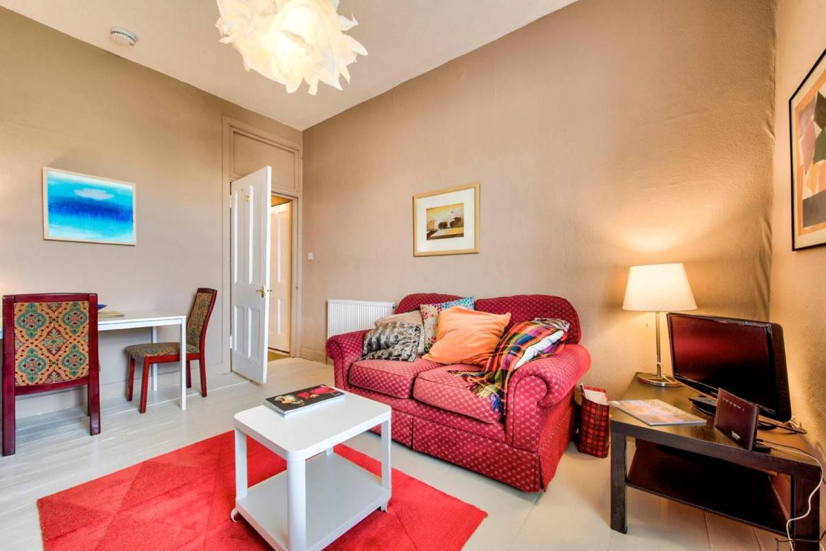 JOIVY Famous St Mary's Street Old Town Apartment - Housity
