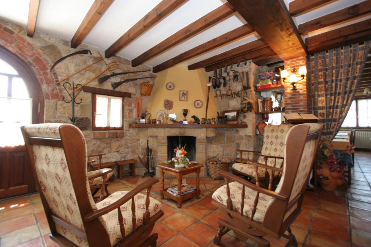 Zona de estar de Hotel "Posada de Cantabria EL SOLAR" -Cenas típicas y Gintonic- Bar -Terraza panorámica