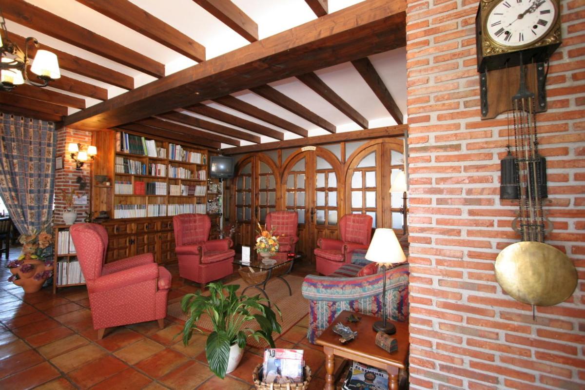 Zona de estar de Hotel "Posada de Cantabria EL SOLAR" -Cenas típicas y Gintonic- Bar -Terraza panorámica