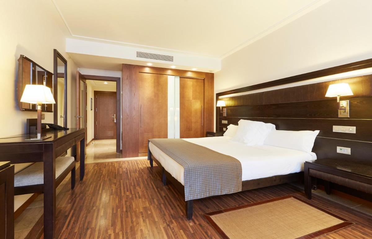 Cama o camas de una habitación en Insotel Fenicia Prestige Suites & Spa