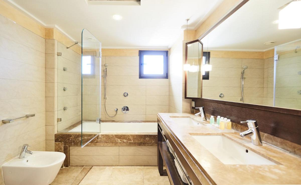 Un baño de Insotel Fenicia Prestige Suites & Spa