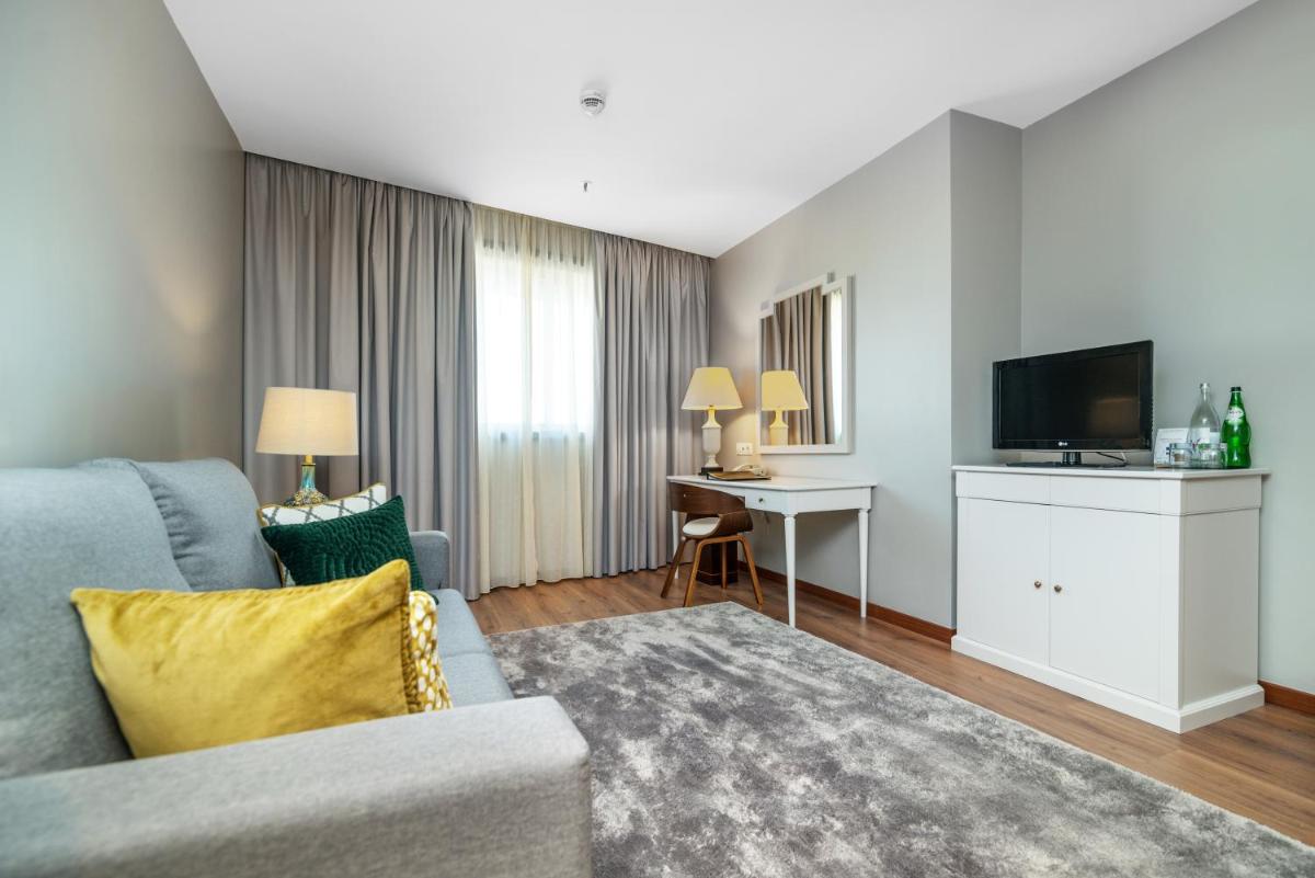 Uma televisão e/ou sistema de entretenimento em Gaia Residence