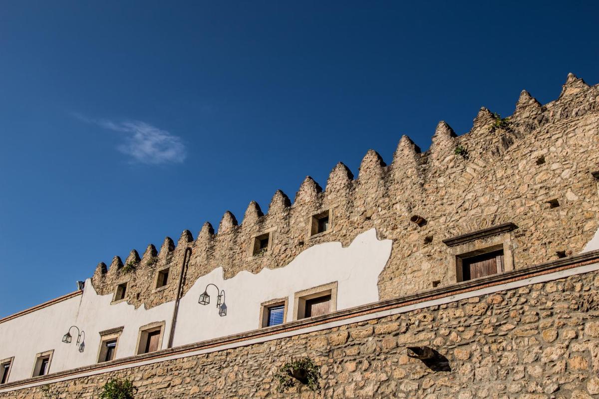 Hotel Residence La Fortezza - Housity