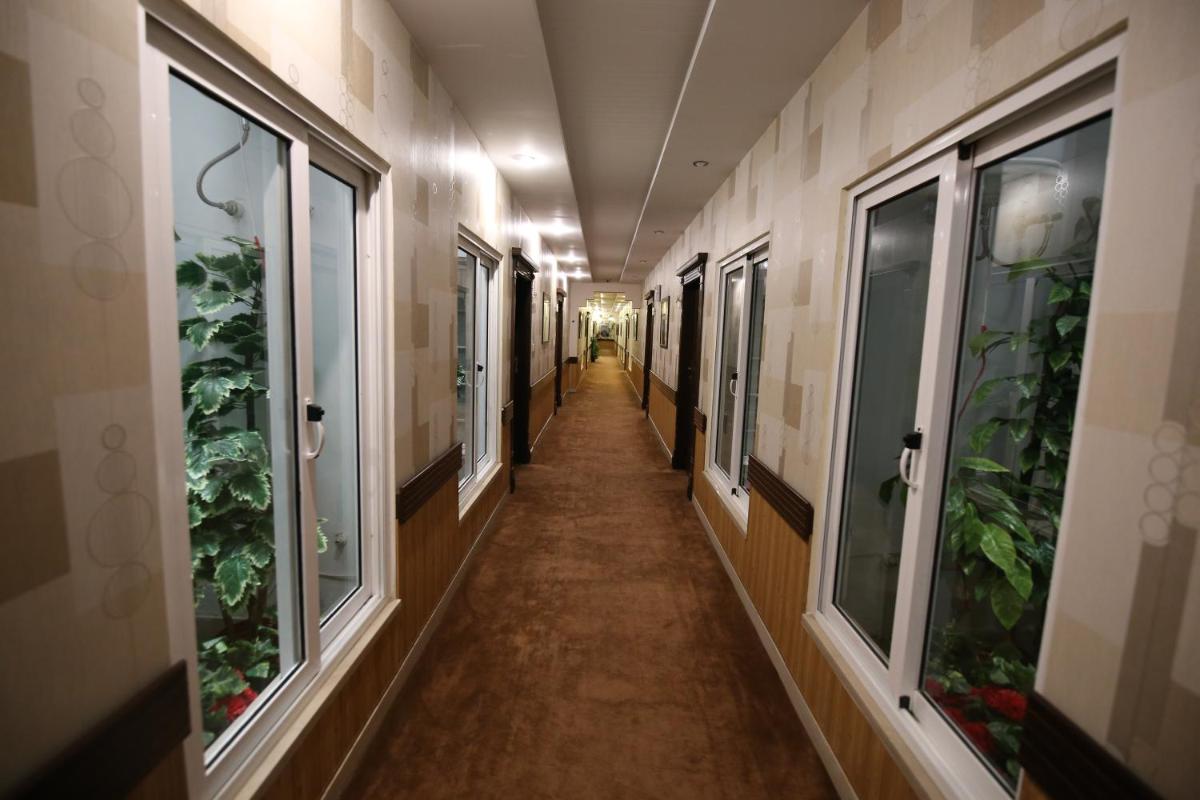 Safari Club 4 - Housity