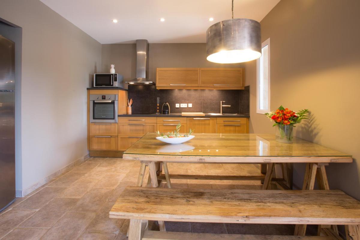 Cuisine ou kitchenette dans l'établissement Hôtel La Dimora & Spa