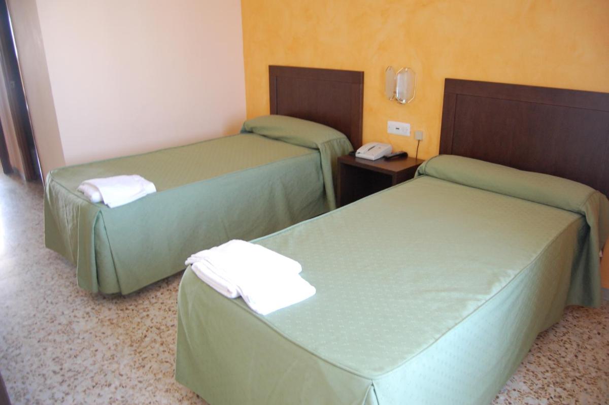 Hotel Balfagón - Housity