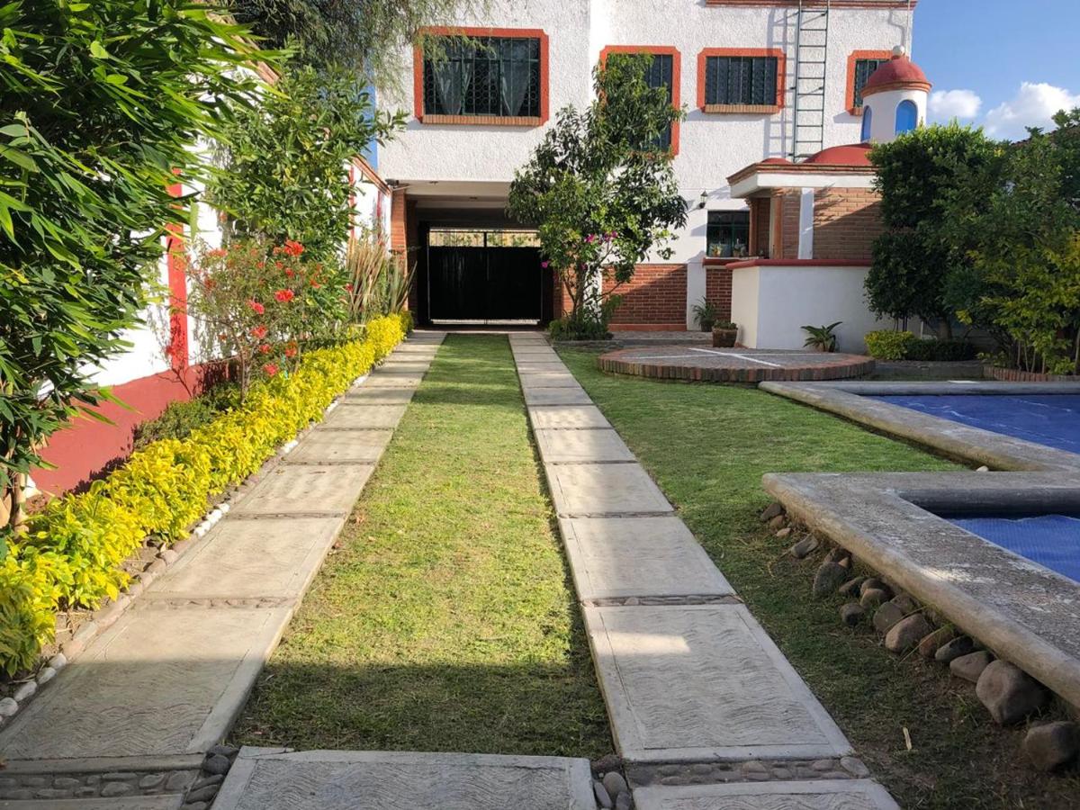 Casa Colonial con Alberca Climatizada con privacidad y seguridad - Housity