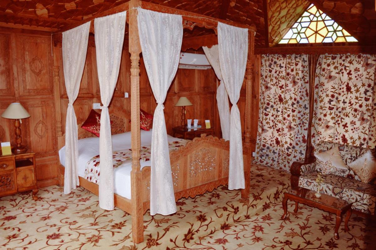 Wangnoo Heritage Houseboats - Housity
