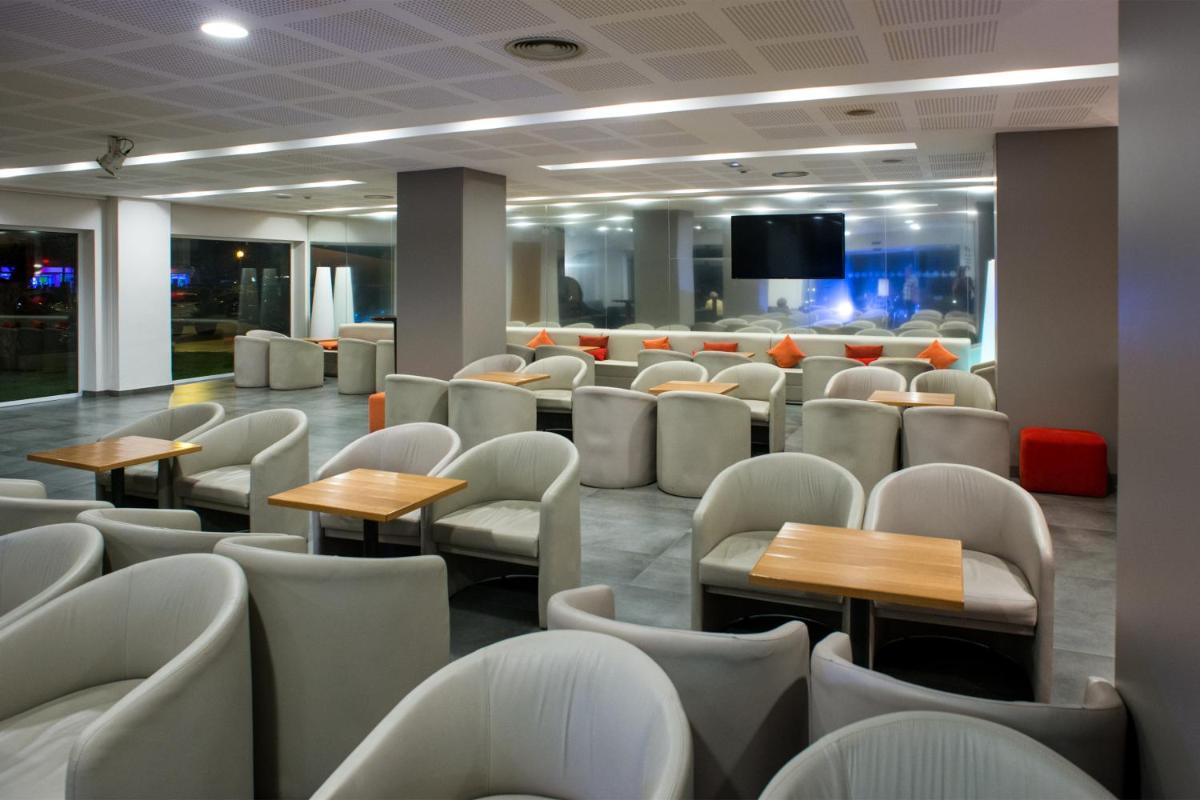 Zona de estar de Hotel Montecarlo Spa & Wellness