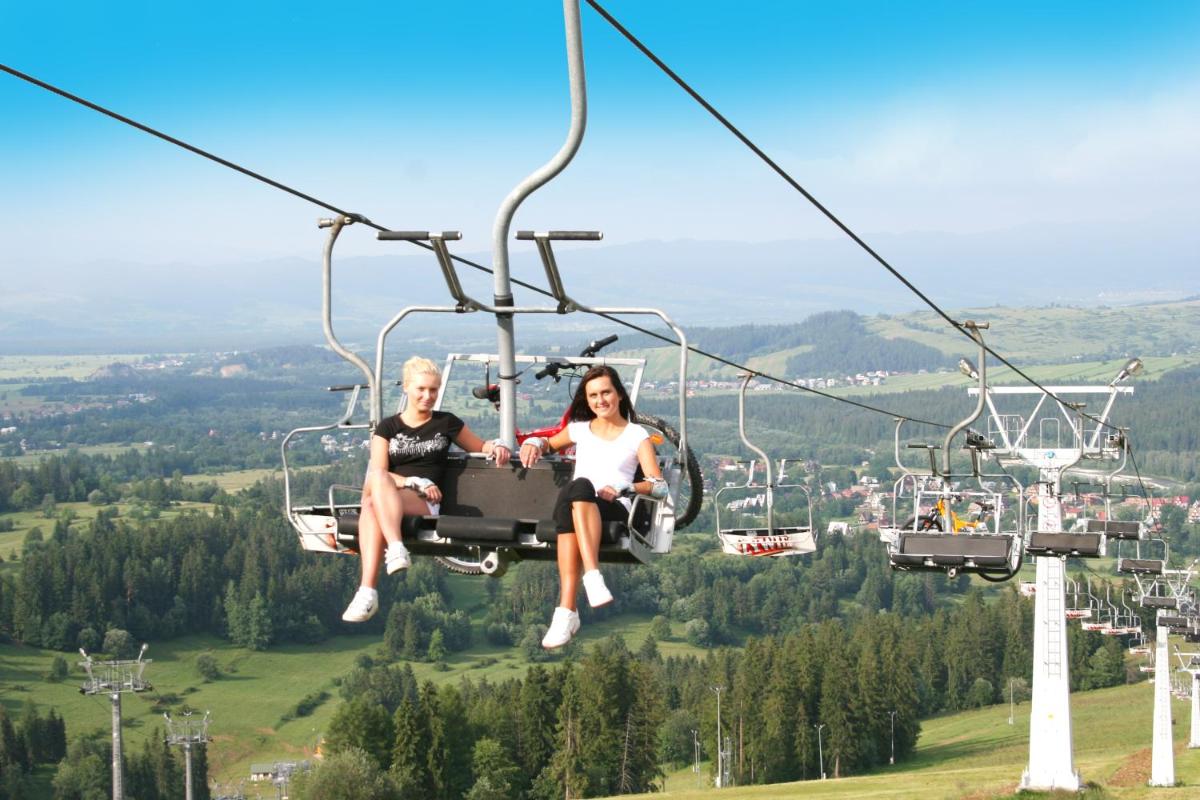 Pod Tatrami Bia?ka Centrum - obok przystanku ski busa, blisko restauracji i najwi?kszych atrakcji - Housity