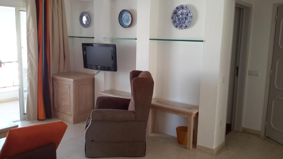 Uma televisão e/ou sistema de entretenimento em Hotel do Cerro