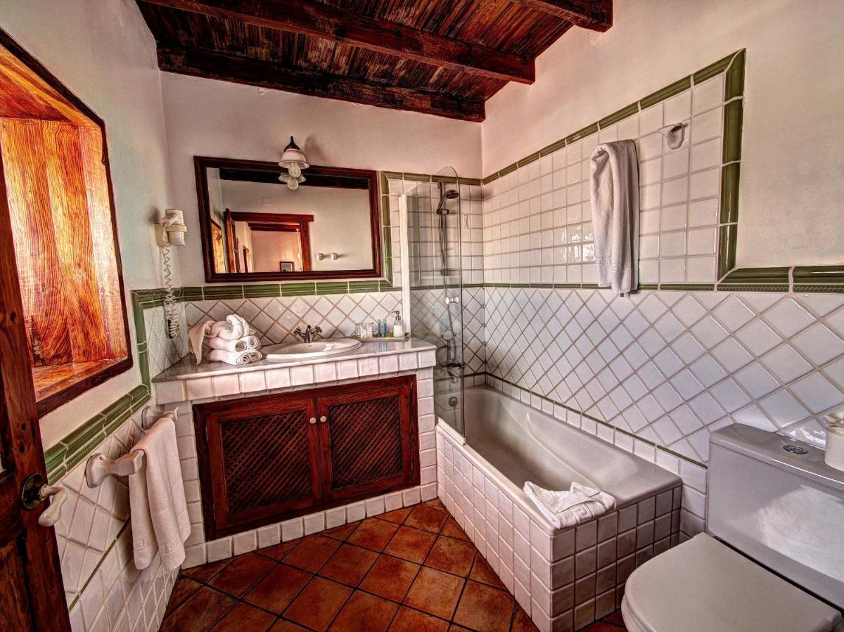 Un baño de Hotel Rural San Miguel - Only Adults