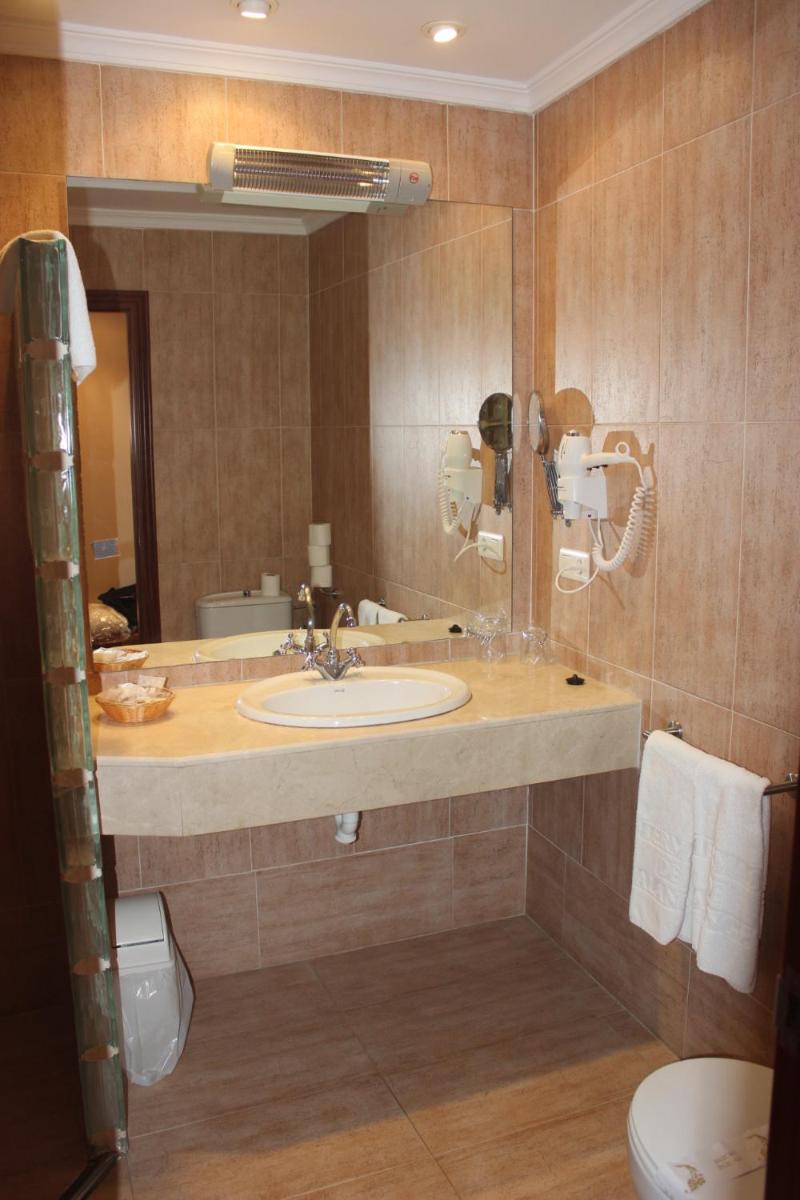 Un baño de Hotel Varinia Serena - Balneario de Alange