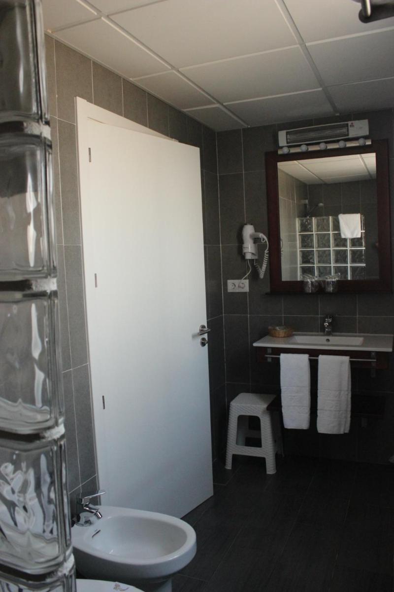 Un baño de Hotel Varinia Serena - Balneario de Alange