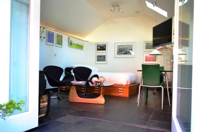 The Stable Studio at Haroldston House - Housity