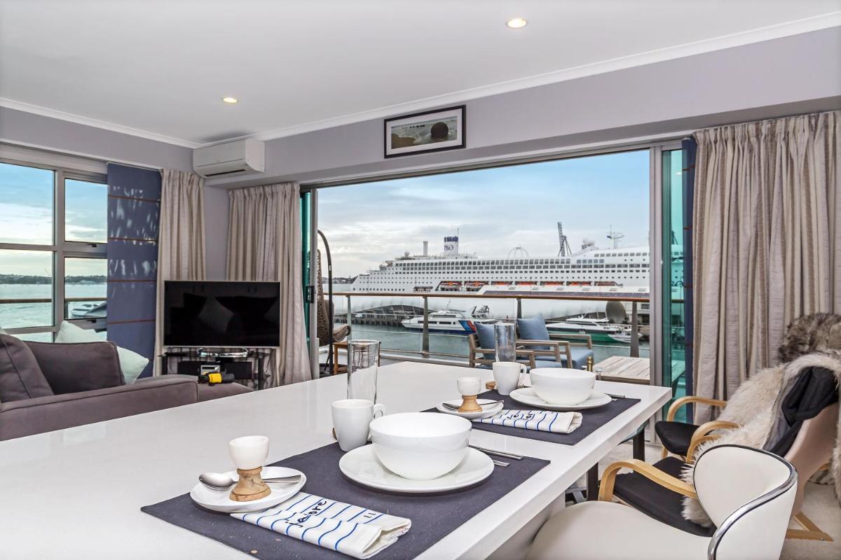 Princes Wharf 1BR Sub-Penthouse with Panoramic City & Ocean Views - Housity