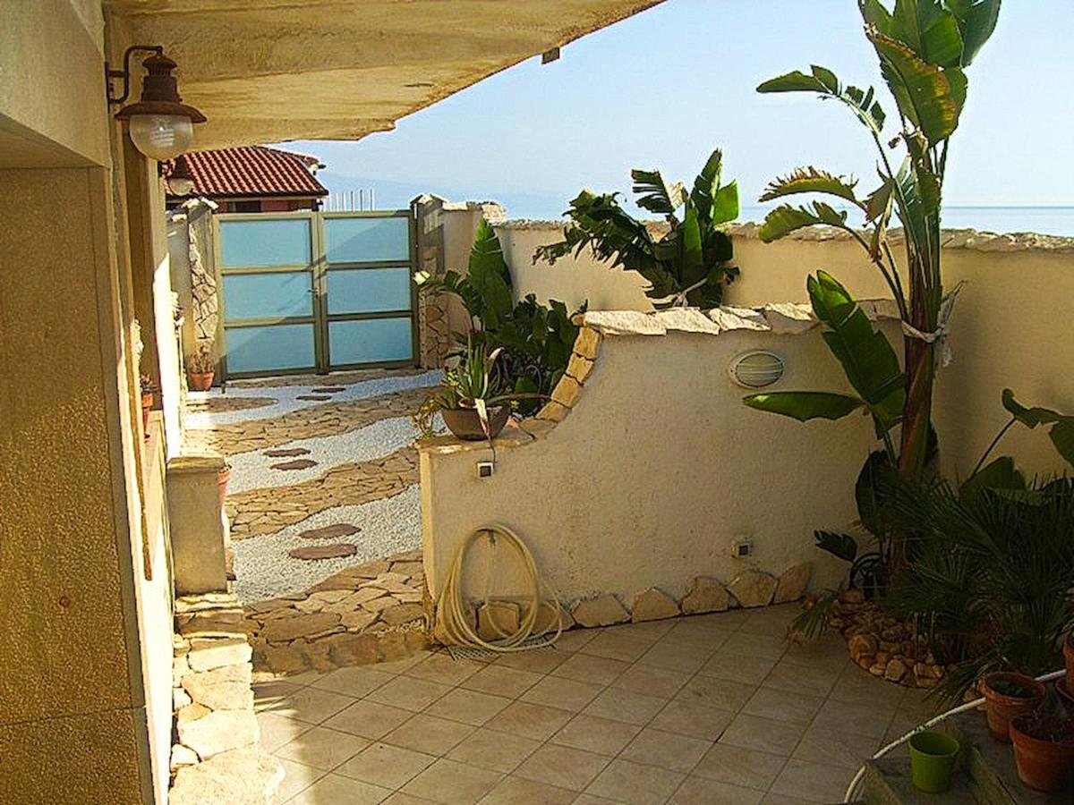 The Golden Rainbow - SEAFRONT apartments - Housity