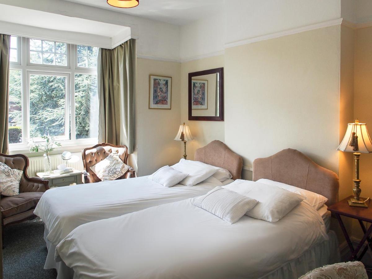 Leaded Light Guest House - Housity