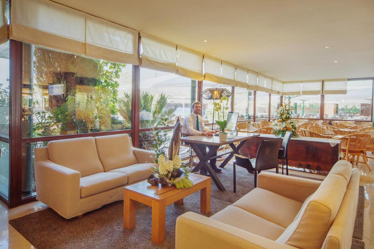 Zona de estar de PortBlue Club Pollentia Resort & Spa