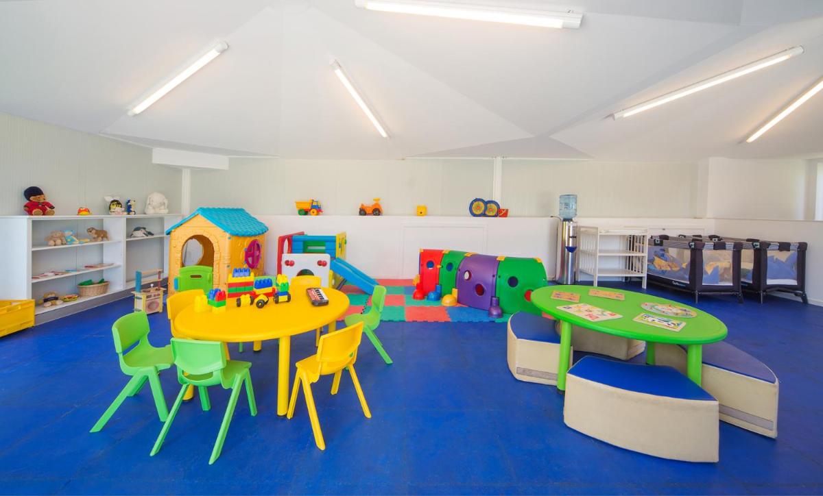Club infantil en PortBlue Club Pollentia Resort & Spa