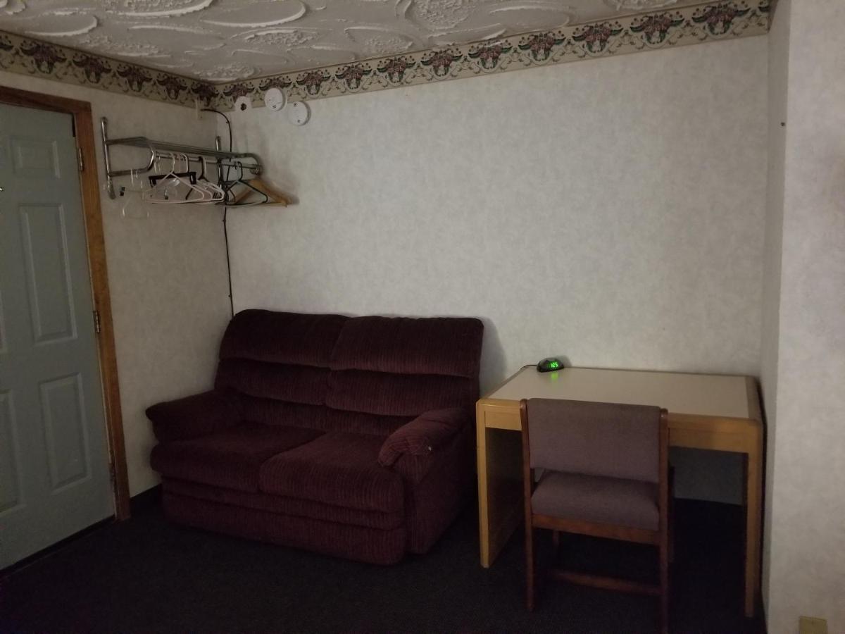 Budget Inn And Suites Eagan - Housity
