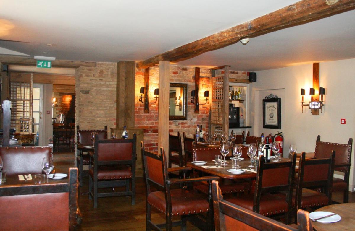 Queens Head Inn - Housity