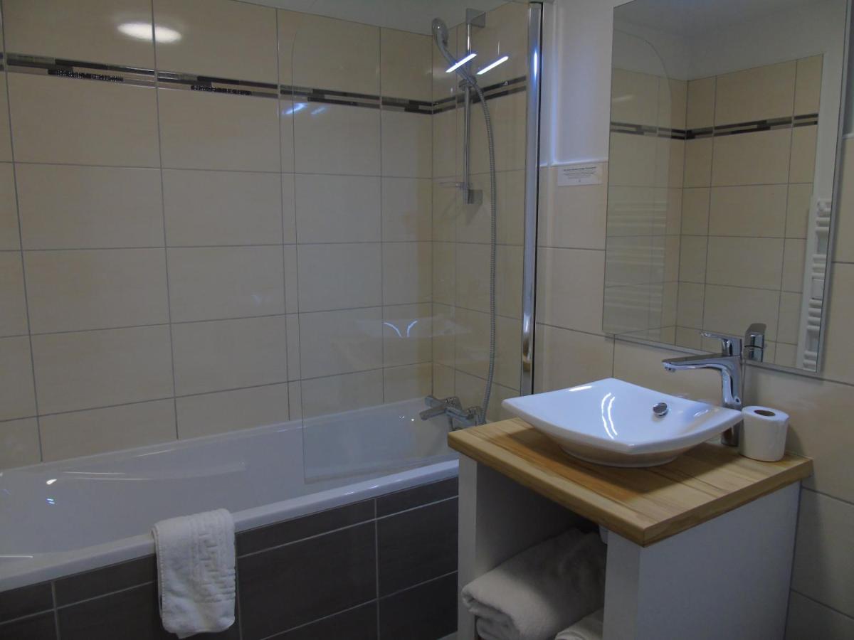 LOGIS Hotel Restaurant Auberge Du Cheval Blanc - Housity