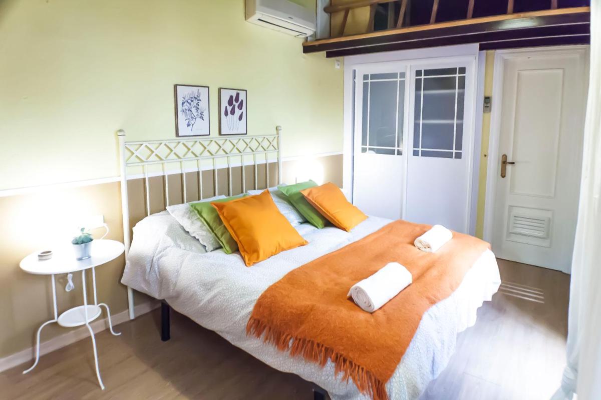 Corral de la O Triana Apartment by Valcambre - Housity