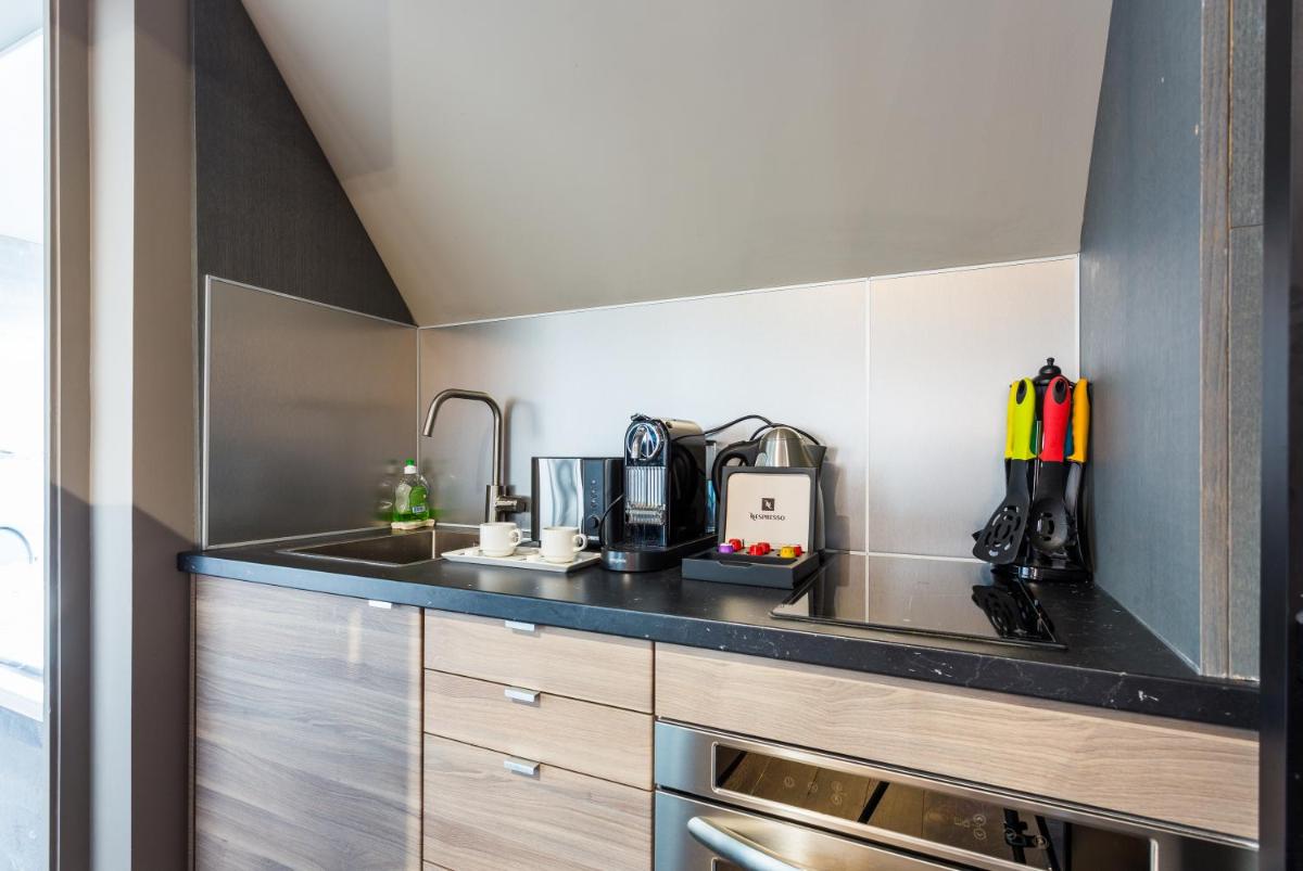 CMG - Tour Eiffel - 75 - Housity