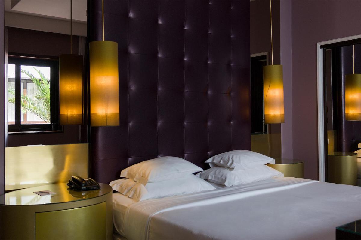 Uma cama ou camas num quarto em Hotel Meira