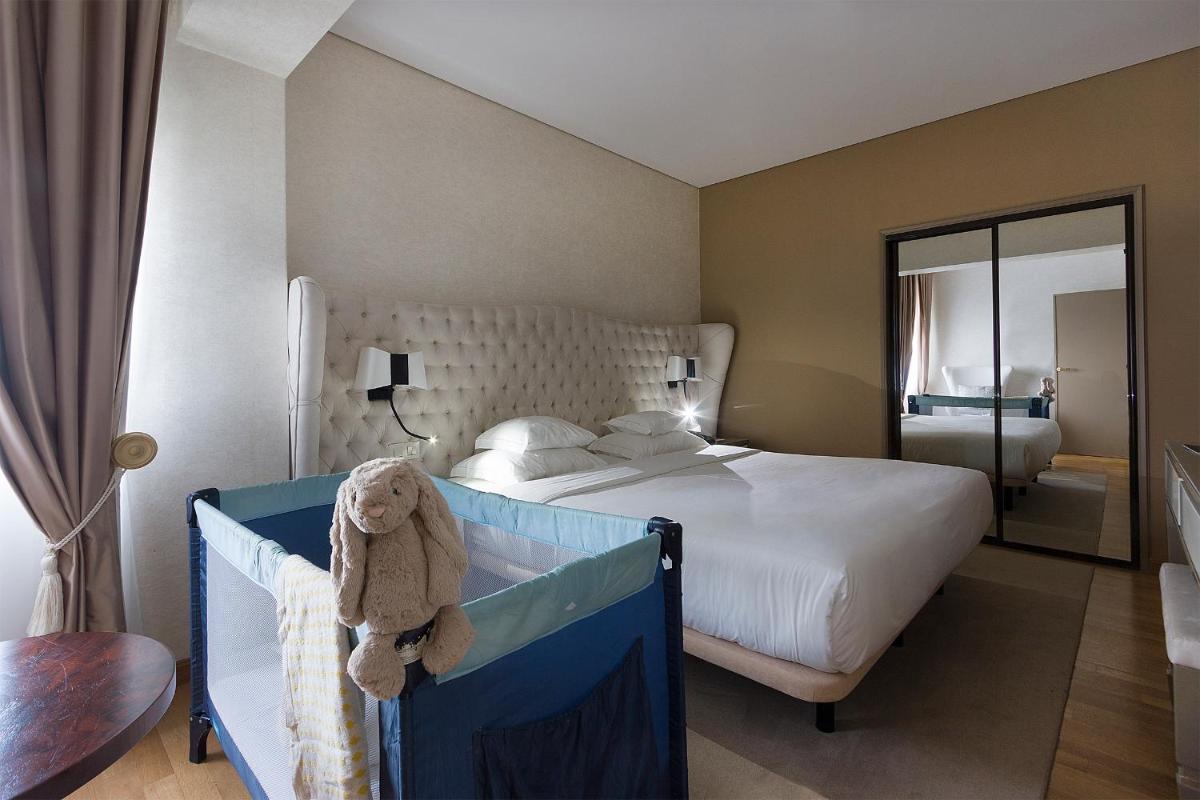 Uma cama ou camas num quarto em Hotel Meira