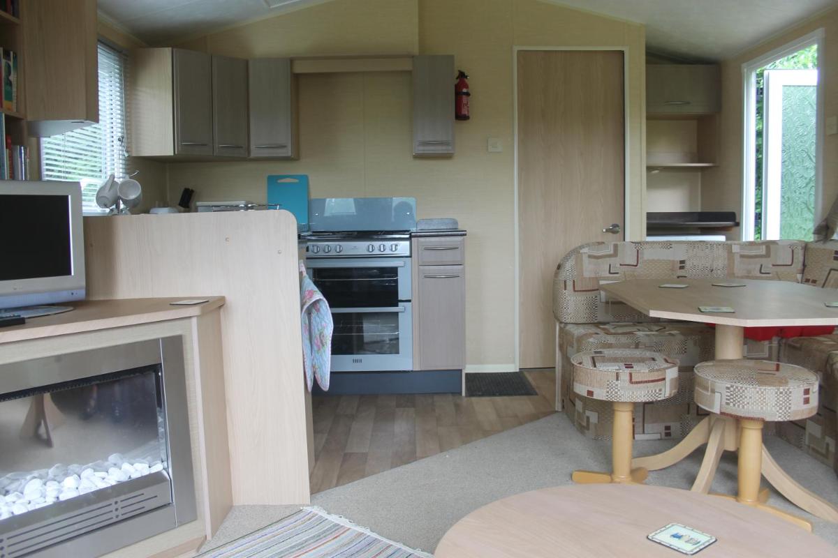The Valley Static Caravan - Housity