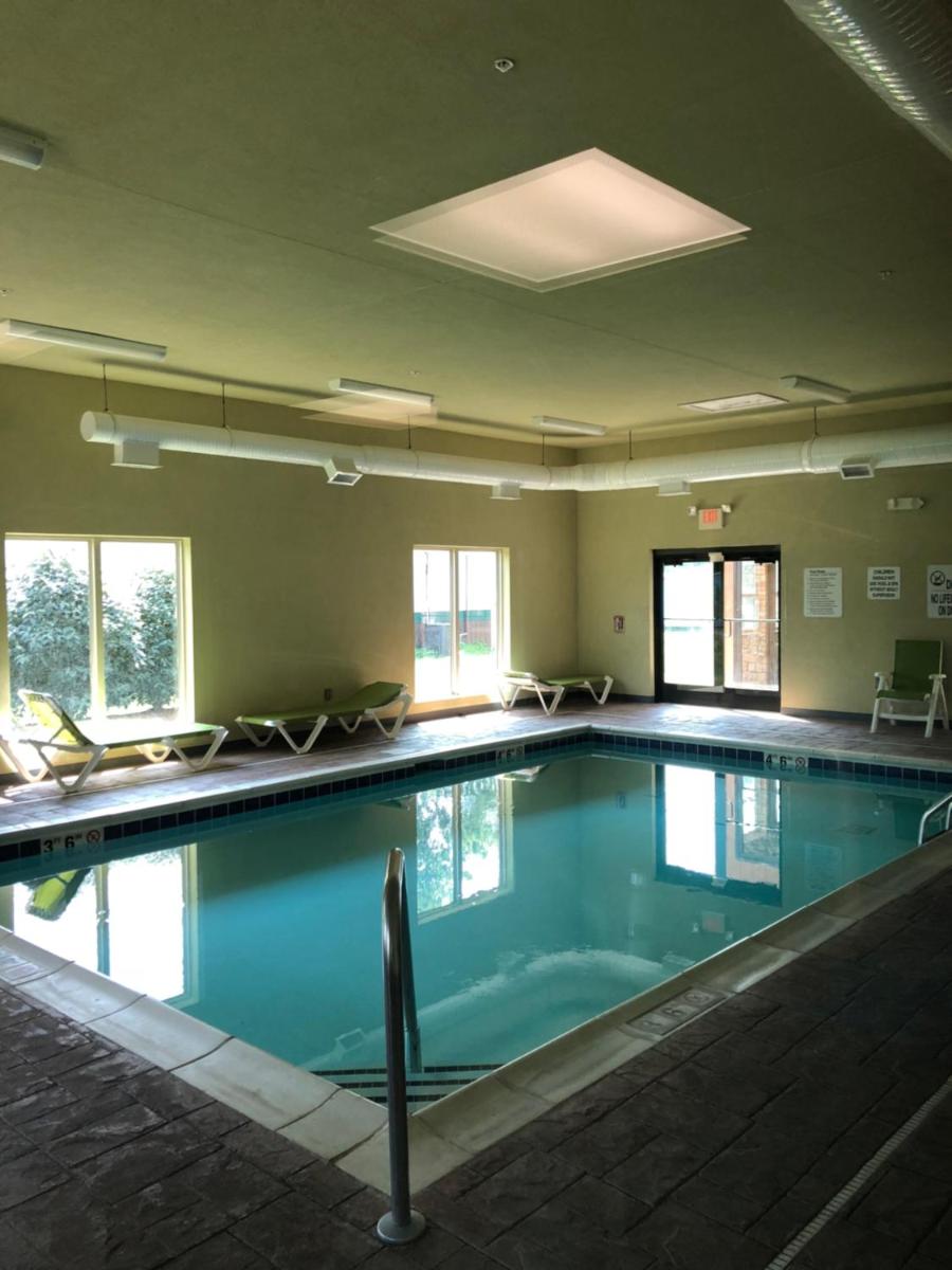Countryview Inn & Suites - Housity