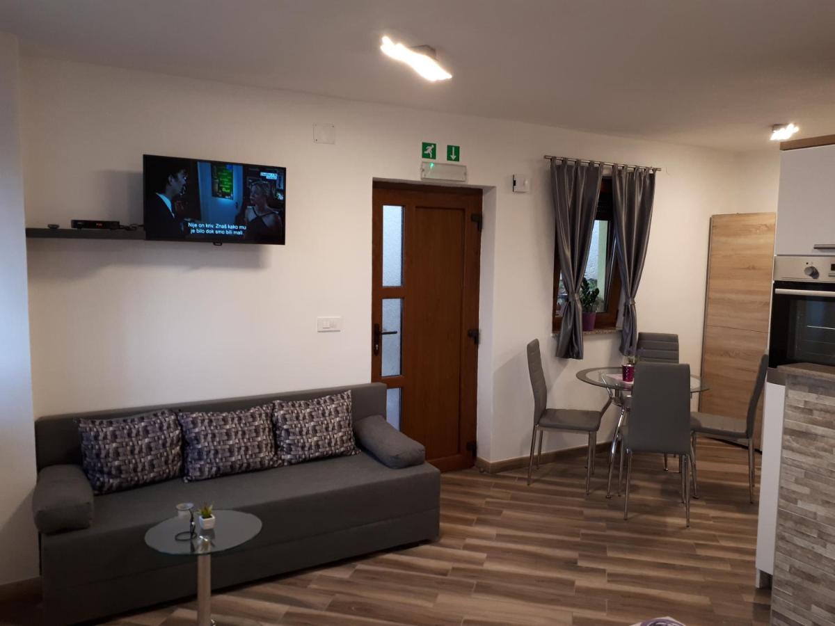 Apartment Dujica - Housity