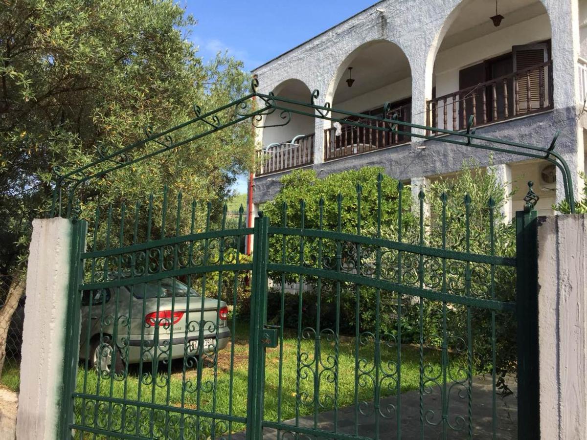 Velikis Apartments - Housity