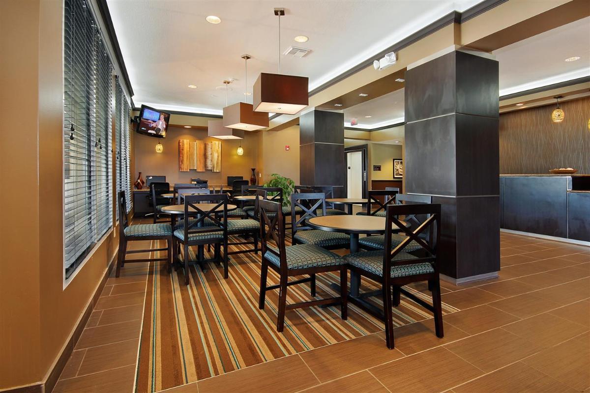 Best Western Plus Seawall Inn & Suites by the Beach - Housity