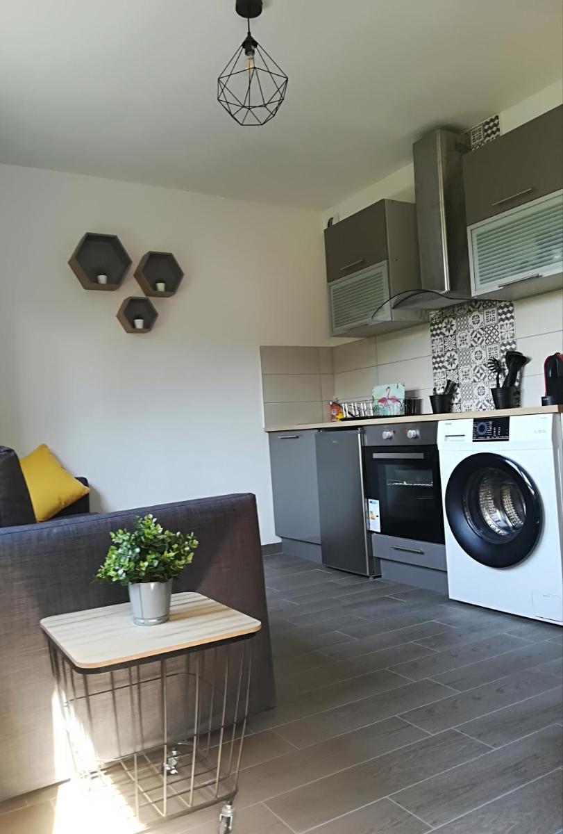Studio neuf standing -balcon prox autoroutes - Housity