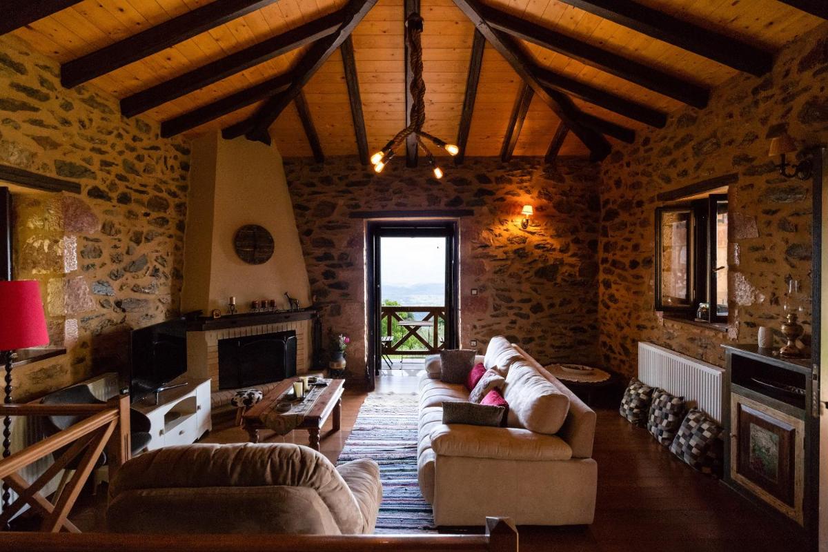 Luxury House In The Hills - Housity