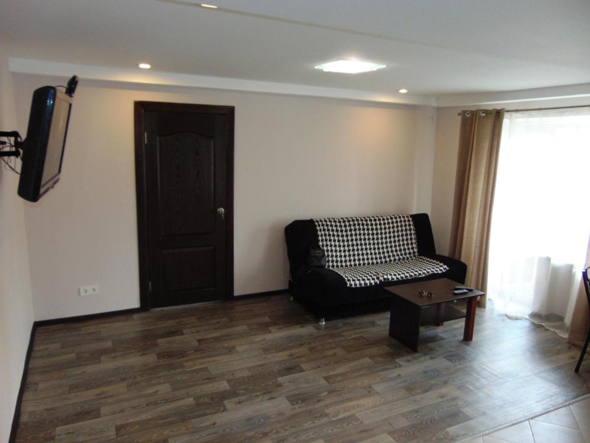 Suitetrails - Apartment on Sobornyi avenue 133