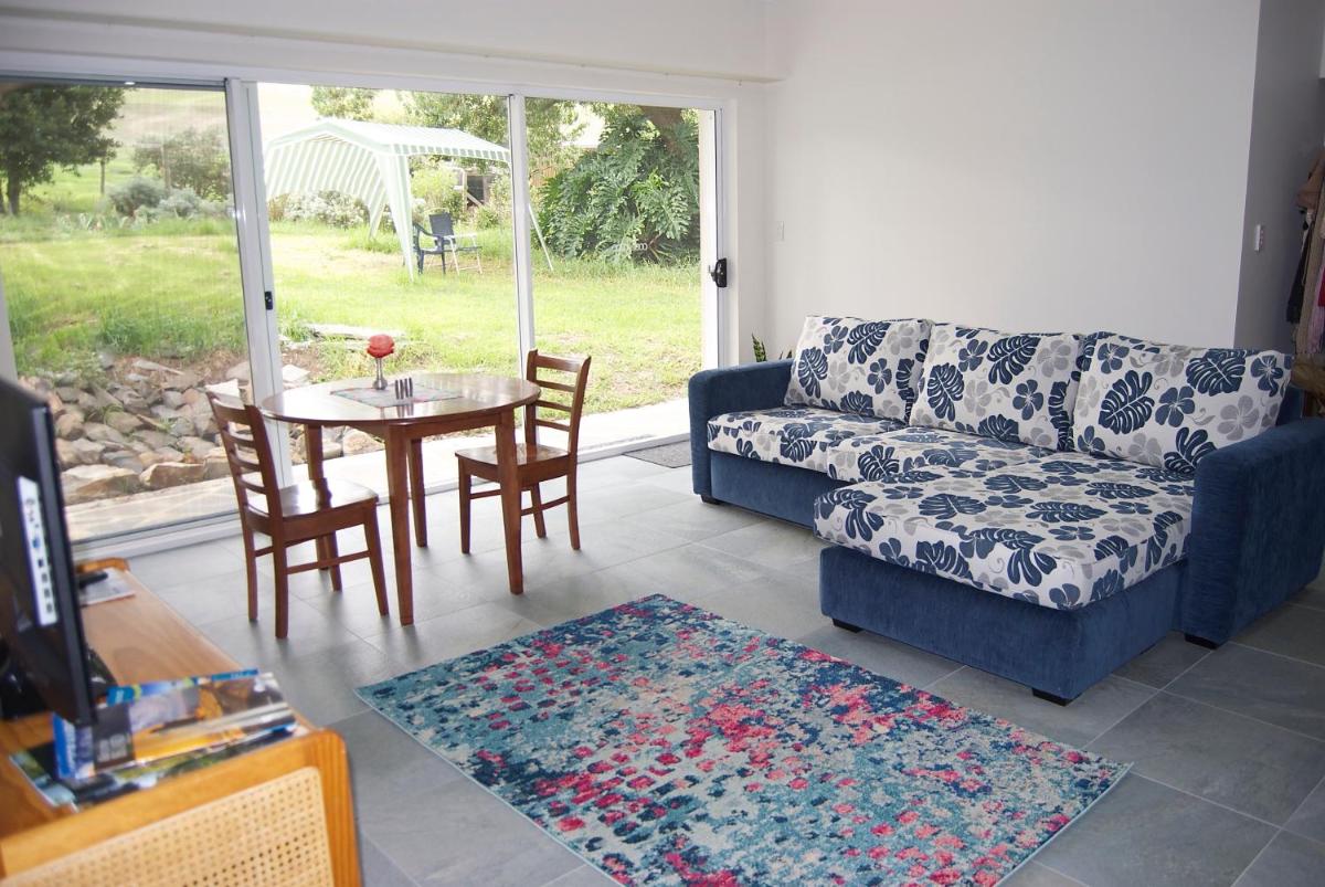 Back Valley Farmstay Bed and Breakfast - Housity
