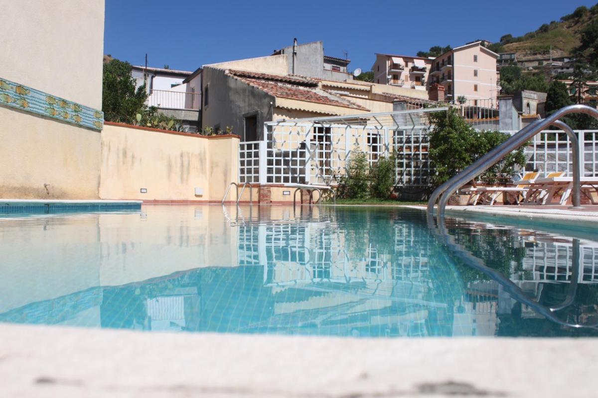 The Clock Houses Borgo Gallodoro - Housity