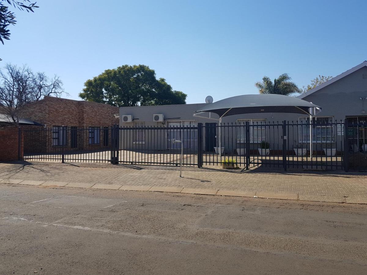 Kgosi Lodge - Housity