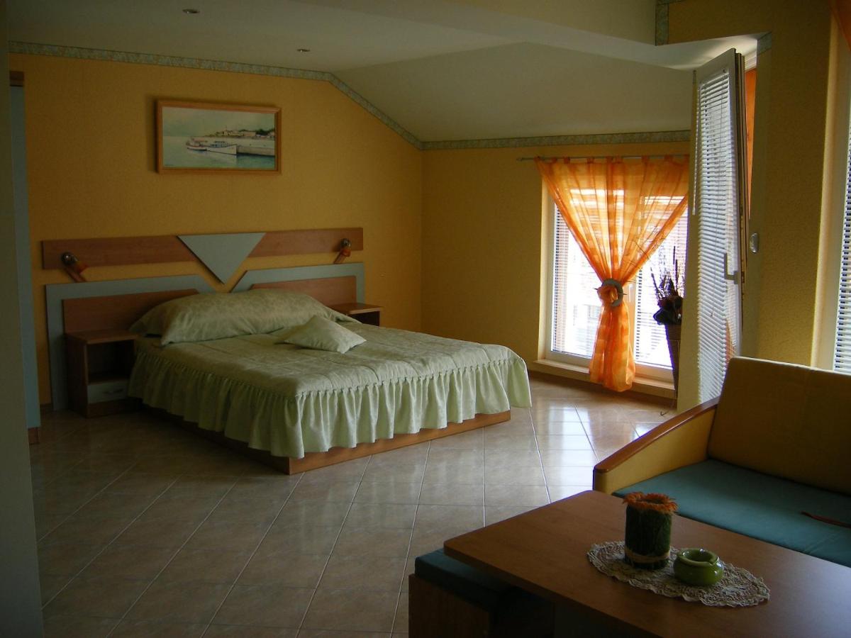 Dari Guest Rooms Стаи за гости Дари - Housity