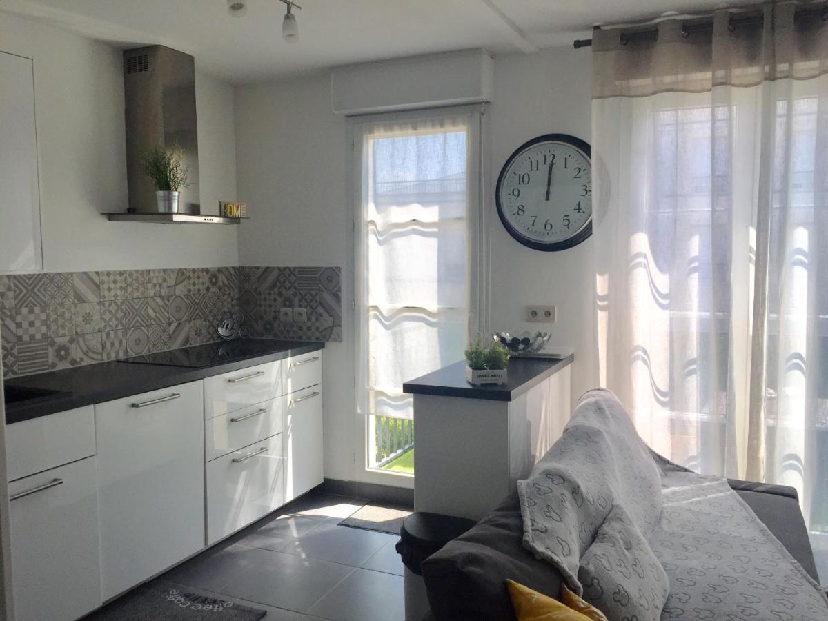 Julie's Homes Disneyland - Housity