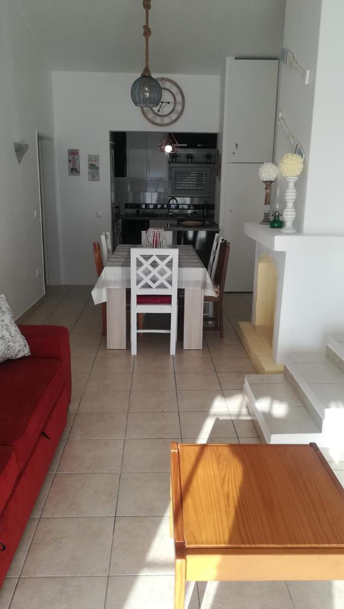 Beach Oura and Bars - Housity