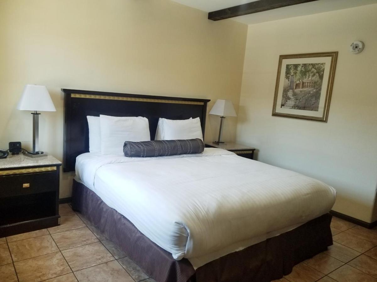 Tuscan Garden Inn - Housity