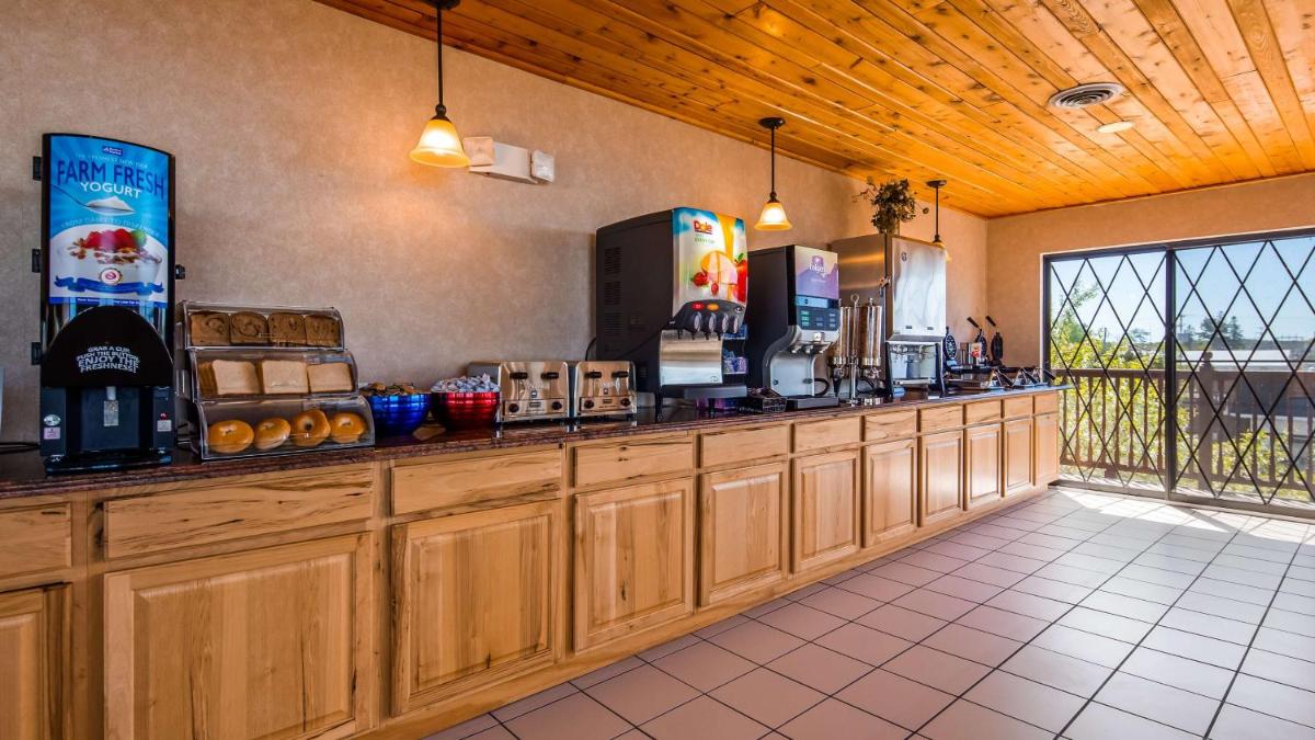 Best Western Plus Dockside Waterfront Inn - Housity